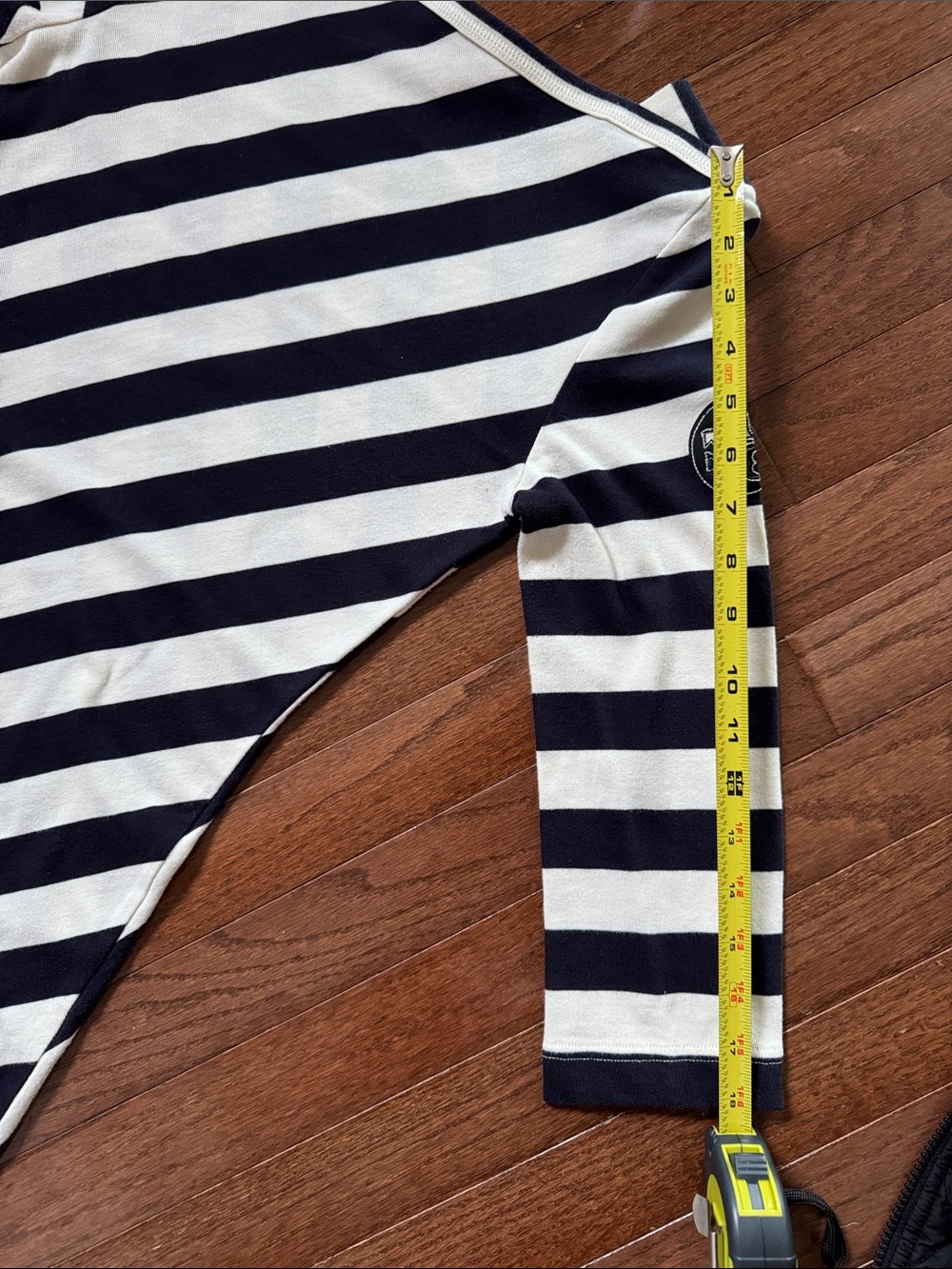 🤍💙Tory Burch Navy & White Diagonal Stripe Tee size M - Picture 14 of 14